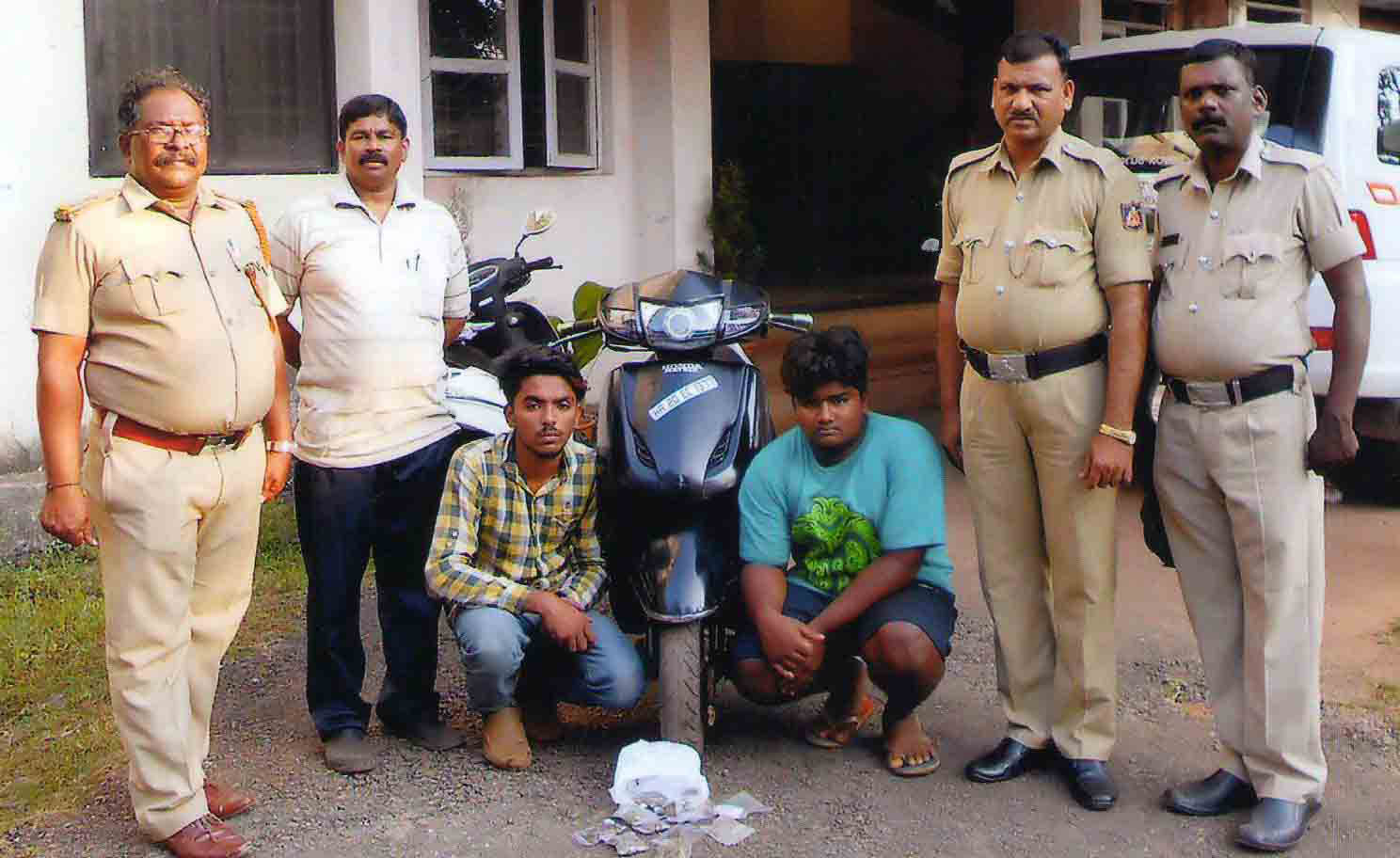 ಅಕ್ರಮ ಗಾಂಜಾ ವಶ: ಇಬ್ಬರ ಬಂಧನ